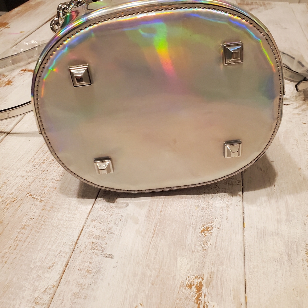 Kendall & kylie Holographic Bucket Bag - Picture 4 of 15